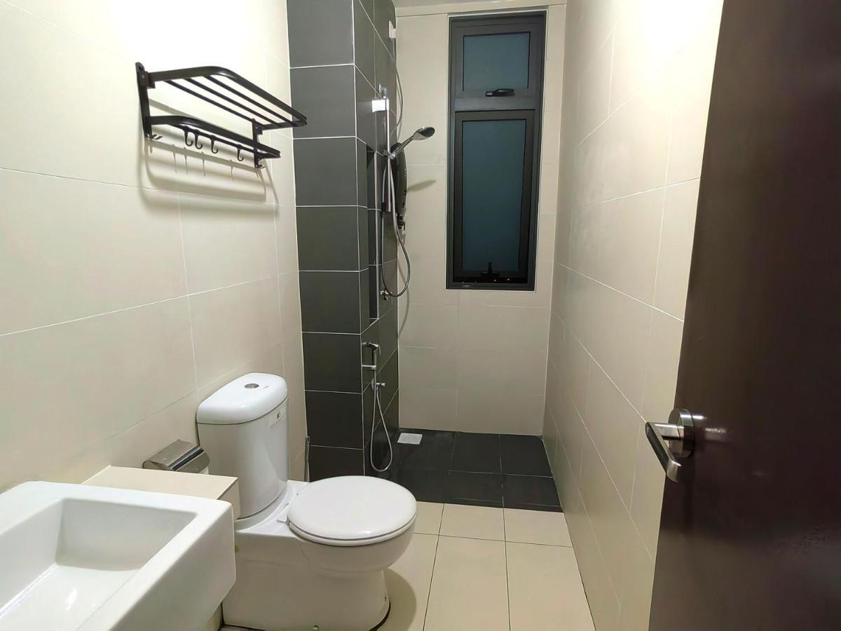 8Scape Residences Batman Vs Ironman@Lsy Home & Leisure Τζόχορ Μπάχρου Εξωτερικό φωτογραφία