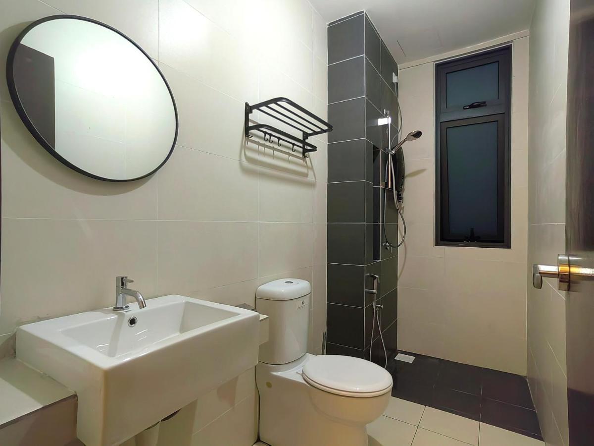 8Scape Residences Batman Vs Ironman@Lsy Home & Leisure Τζόχορ Μπάχρου Εξωτερικό φωτογραφία